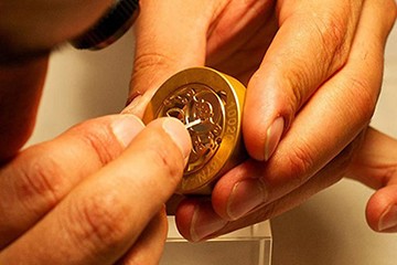 沈阳百达翡丽官方售后洗油